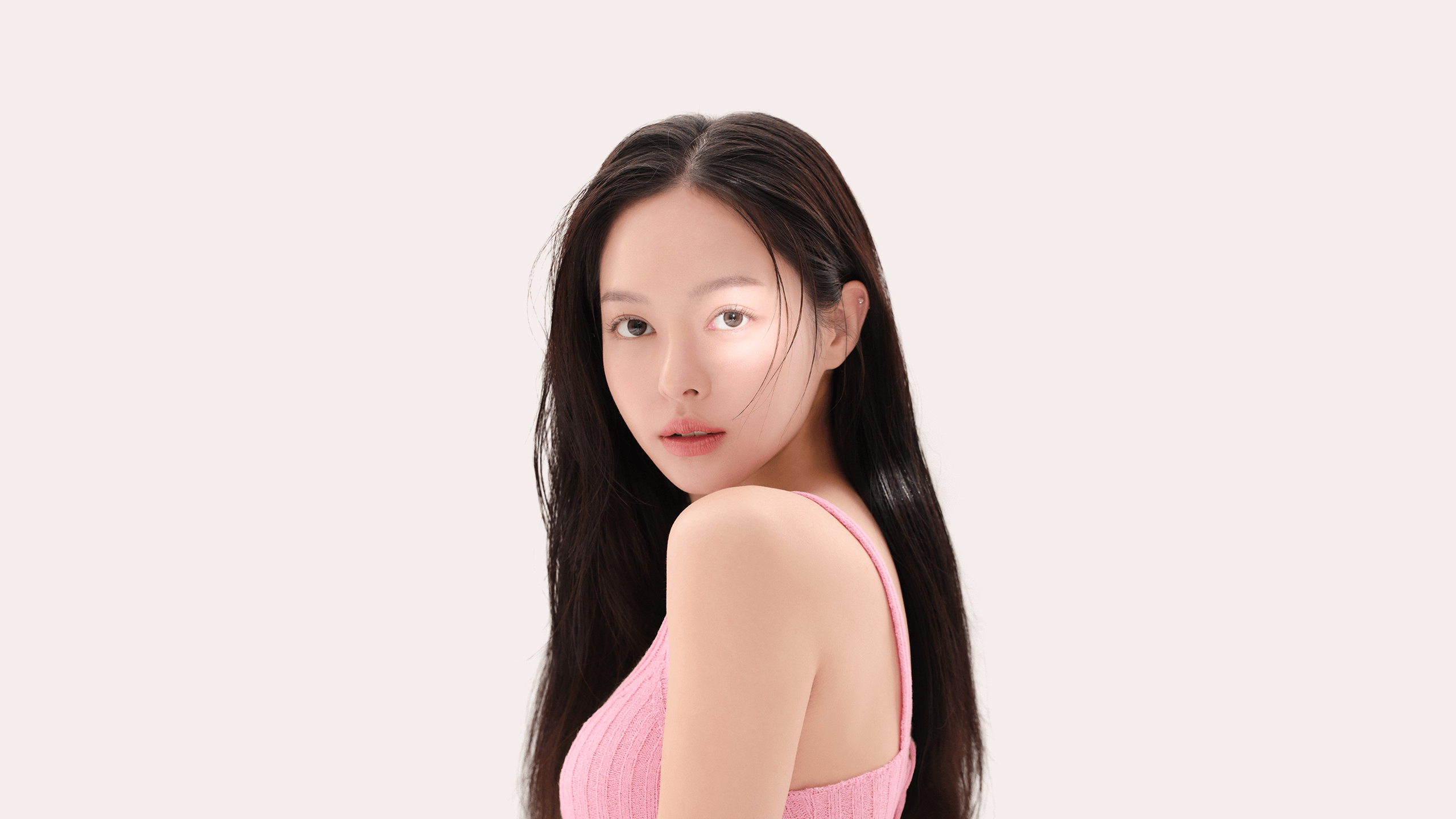 눈 - WJ 원진의 눈은 조화와 자연스러움입니다. 수많은 수술 케이스를 바탕으로 안전을 우선으로 한 전문적인 진료 서비스와 전문의들의 독보적인 손기술을 통해 가장 아름다운 눈을 만들어 드립니다.